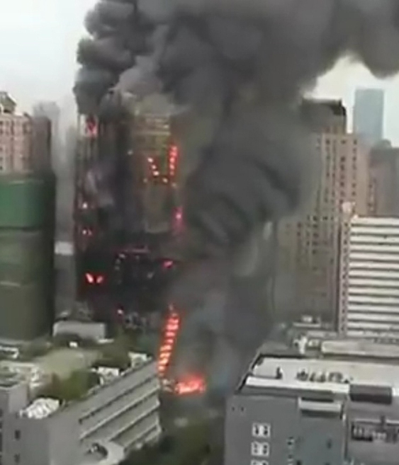 Shangai skyscraper burning.jpg